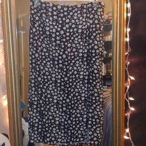 Daisy pattern mid length skirt